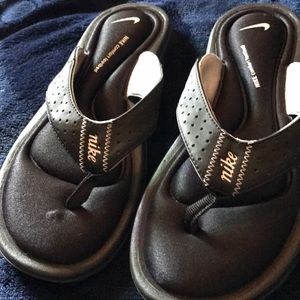 Women's Nike comfort footbed flip flops